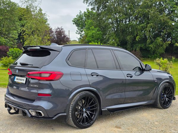 BMW X5 2019 390254583