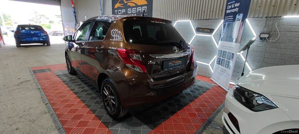 142 Toyota Yaris/ Vitz 1.3 Petrol Automatic 390256269