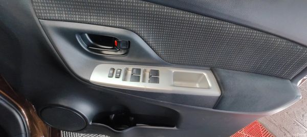 142 Toyota Yaris/ Vitz 1.3 Petrol Automatic 390256275