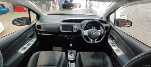 142 Toyota Yaris/ Vitz 1.3 Petrol Automatic 390256277
