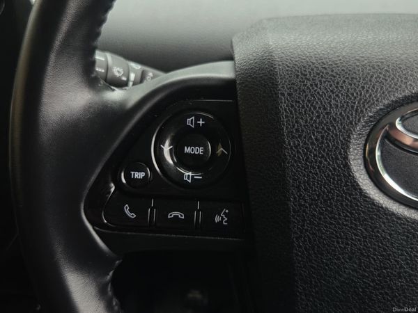 2021 Toyota Prius Luxury, 3 of 28