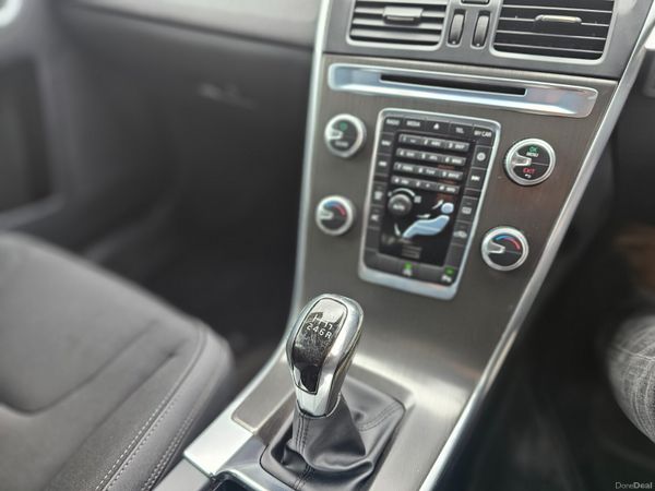 VOLVO XC60 // LOW MILEAGE // 04/27 NCT 390354471