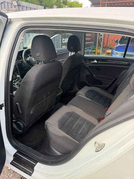 Volkswagen Golf 2014 390359563