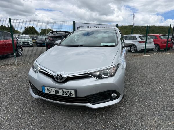Toyota Auris 2016 390390601