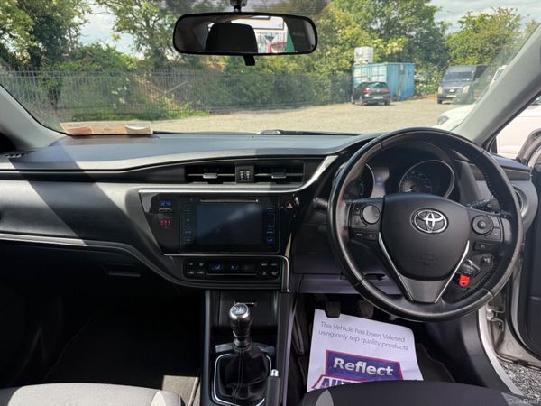 Toyota Auris 2016 390390605