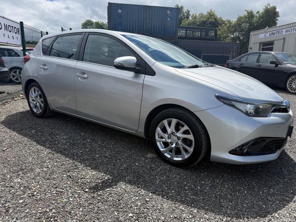 Toyota Auris 2016 390390607