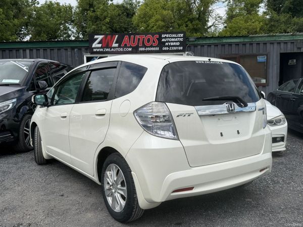11 HONDA FIT HYBRID 1.3 HEATER SEATS 390398683