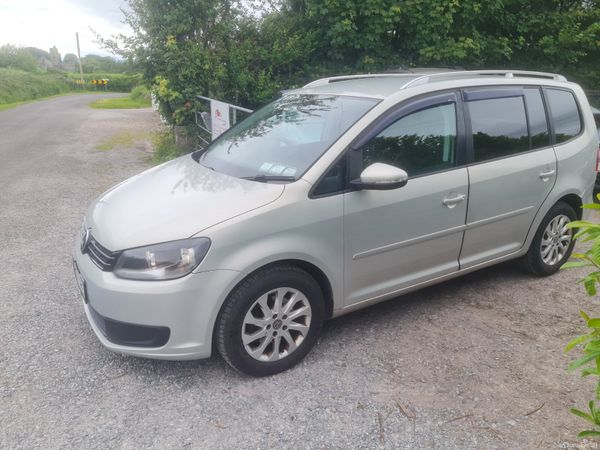 2010 Volkswagen Touran 1.6tdi 7 seater 390302747