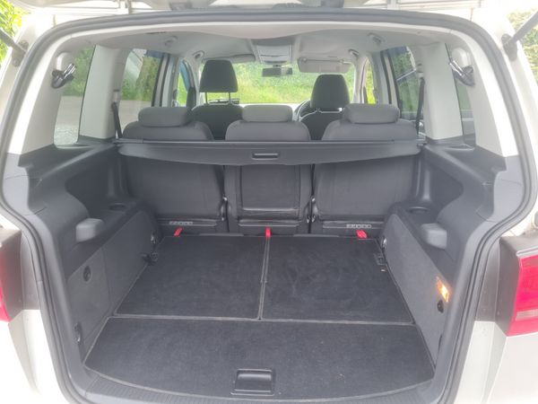 2010 Volkswagen Touran 1.6tdi 7 seater 390302813