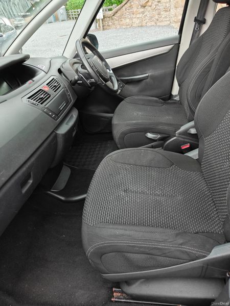 AUTO  7 SEATER NCT & TAX 390316485