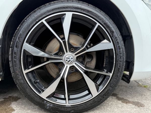 Volkswagen Golf High Spec AUTO 390334159