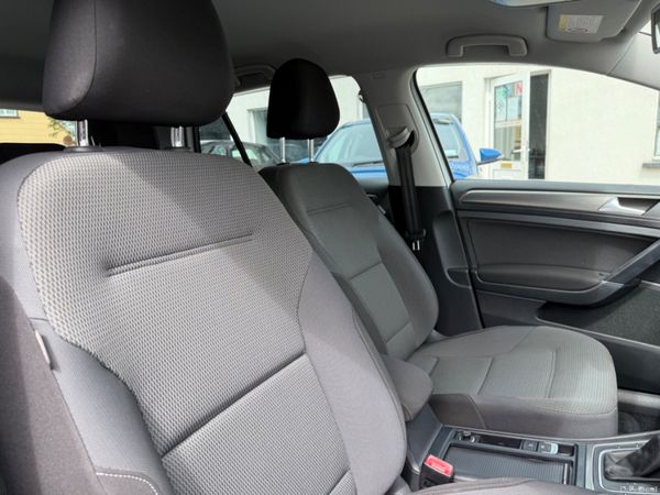 Volkswagen Golf High Spec AUTO 390334173