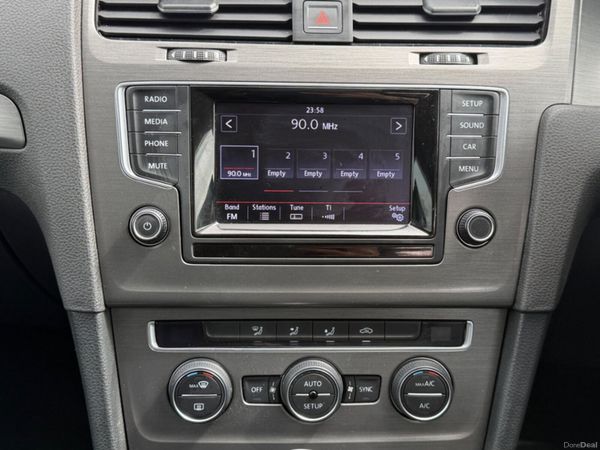 Volkswagen Golf High Spec AUTO 390334211