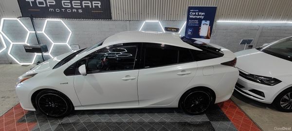 172- Toyota Prius 1.8 Petrol Hybrid 390442405