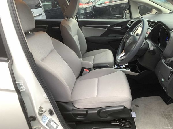 HONDA FIT 2015 1.5HYBRID low mileage 390448271