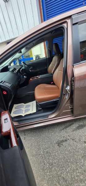 Toyota prius Alpha 7 seater 390455367