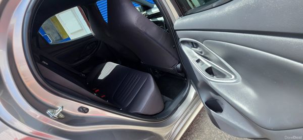 Toyota Yaris Automatic 390456137