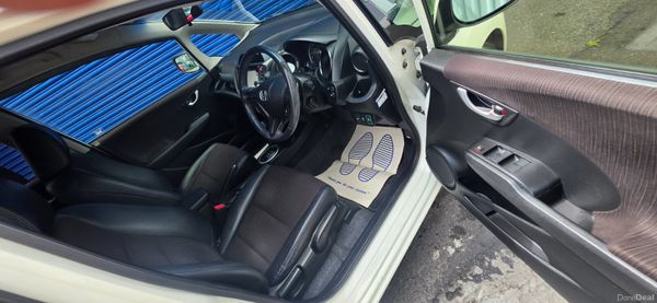 Honda Fit Hybrid Automatic 390456211