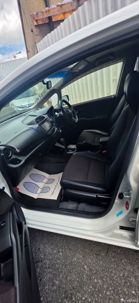 Honda Fit Hybrid Automatic 390456217