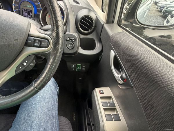 131 Honda Fit HYBRID 1.37950 390492903