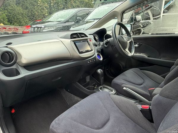 131 Honda Fit HYBRID 1.37950 390492905