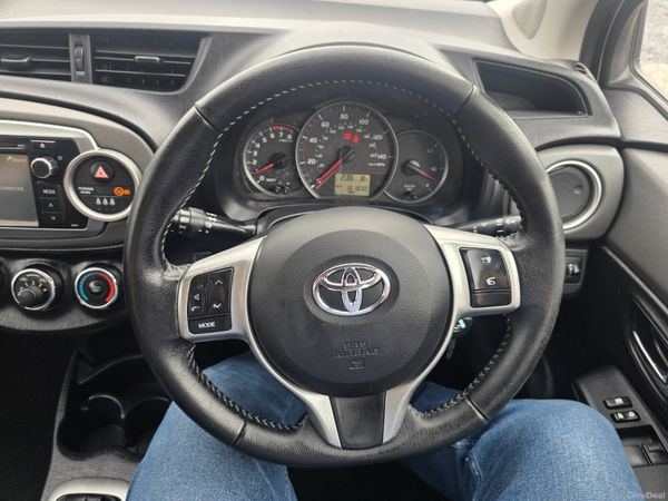 Toyota Yaris 2012 390552031
