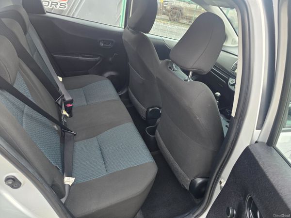 Toyota Yaris 2012 390552033