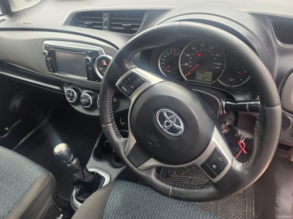 Toyota Yaris 2013 390552115