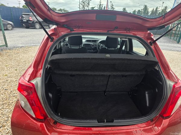 Toyota Yaris 2013 390552117