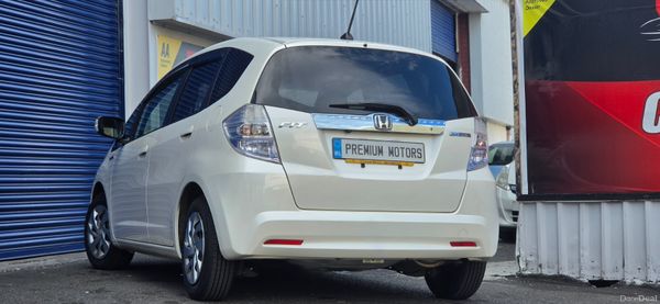 Honda Fit Hybrid Automatic 390557631