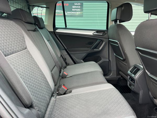 2017 (172) Volkswagen Tiguan SE 2.0 TDI BMT 390557965