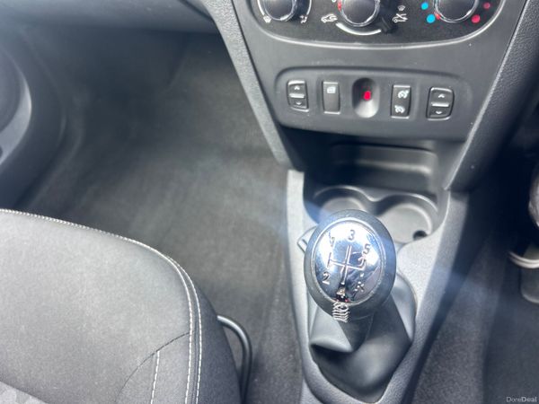 2016 DACIA SANDERO SIGNATUR 1.2 PETROL LOW KMS 390537821