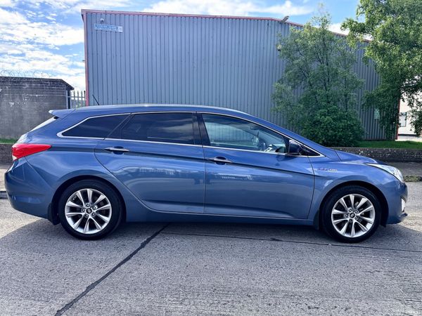 🔴 Hyundai i40 High Spec Estate 2015 390651303