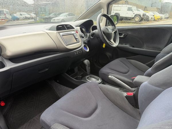 11 Honda Fit  HYBRID 390662345