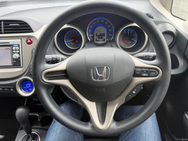 11 Honda Fit  HYBRID 390662325