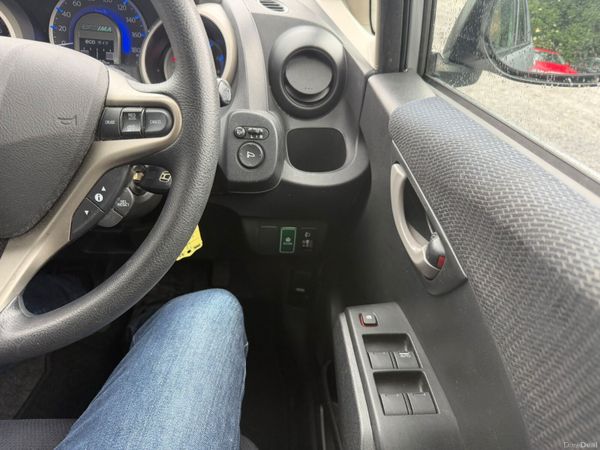 11 Honda Fit  HYBRID 390662327