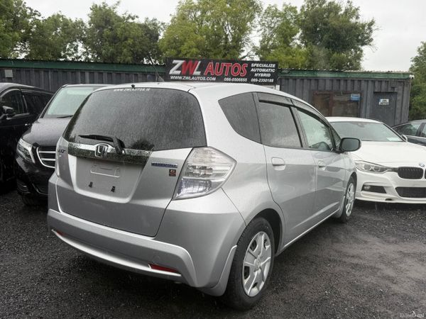 11 Honda Fit  HYBRID 390662335