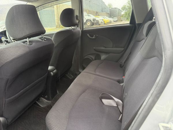 11 Honda Fit  HYBRID 390662339