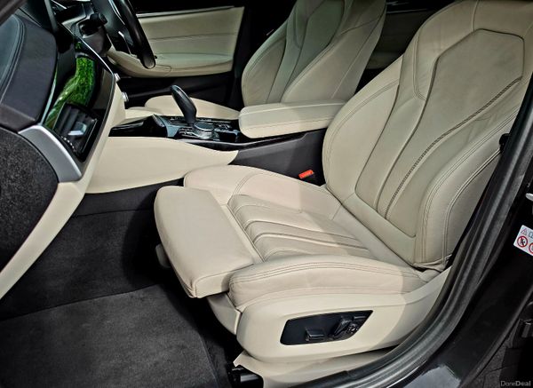 🔥2020 BMW 530e M-sport LCI Automatic Petrol plug 390625825