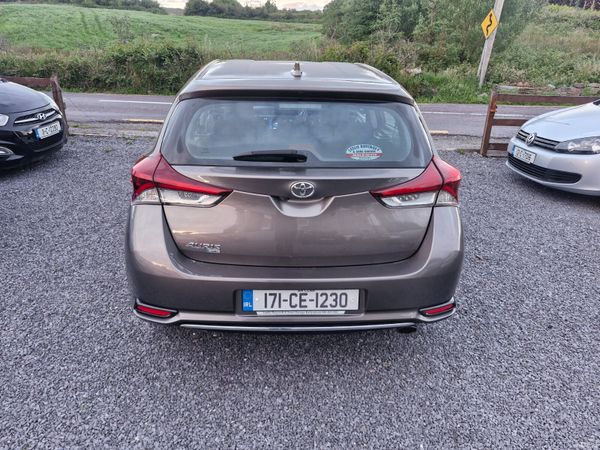 Toyota Auris 2017 390630917