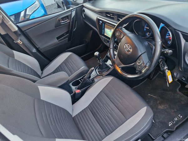 Toyota Auris 2017 390630929