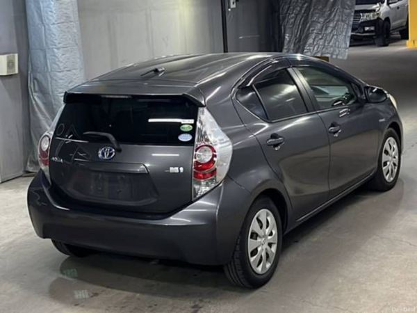 Toyota Aqua Hybrid Automatic 390638125