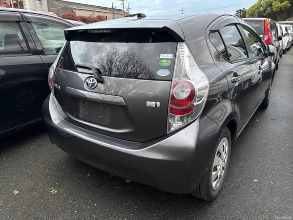 Toyota Aqua Hybrid Automatic 390638129