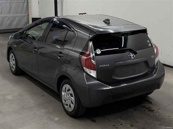 Toyota Aqua Hybrid Automatic 390638333