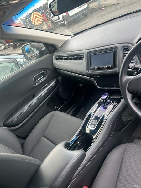 Honda Vezel 390785751