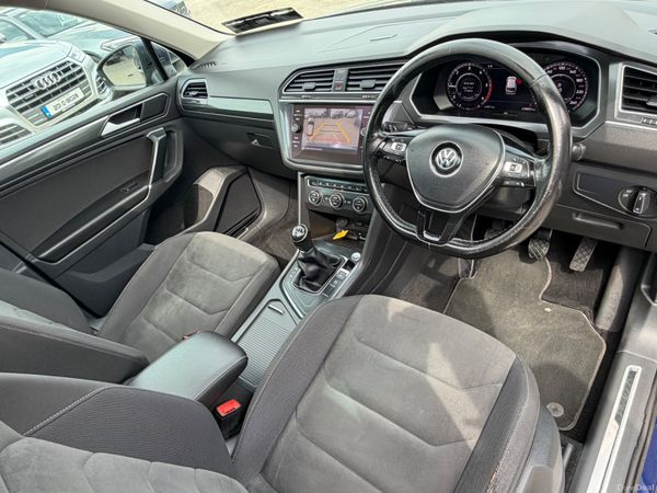 181 Volkswagen Tiguan 2.0TDI MANUAL - HIGHLINE - 390840861