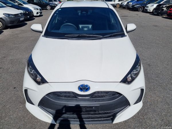 Toyota Yaris Hybrid  2020 390870347