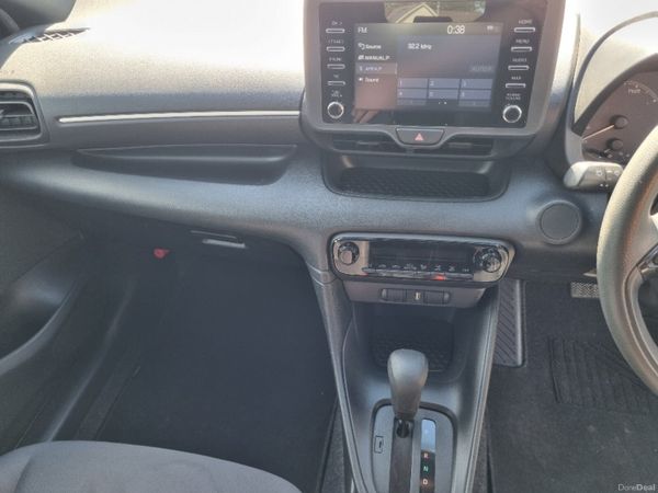 Toyota Yaris Hybrid  2020 390870357