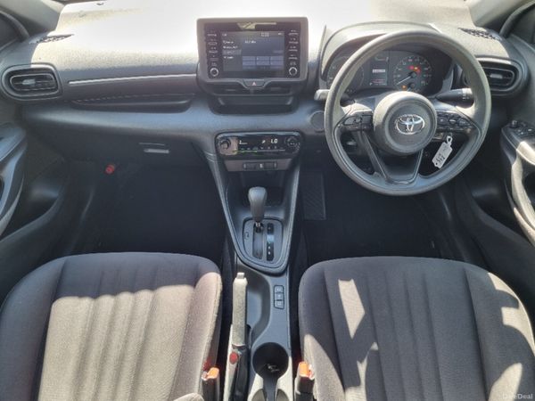 Toyota Yaris Hybrid  2020 390870365