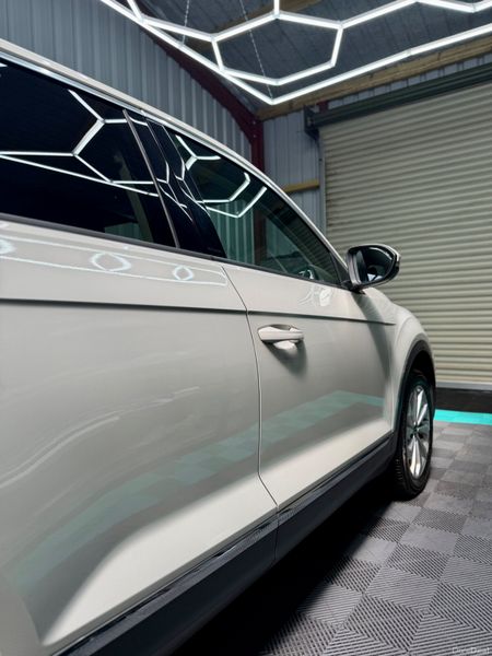 2023(232) Volkswagen T-Roc 1.5 Petrol - Automatic 390824695